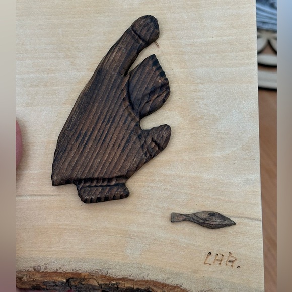 Indigenous wood carved wall hanging of man fishing signed by artist - Picture 3 of 4